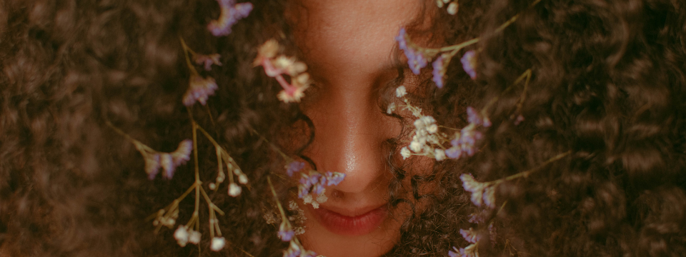 Cheveux ondulés, bouclés, frisés et crépus